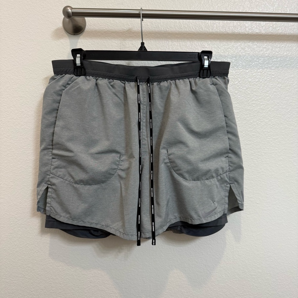 Nike Running Shorts Men’s Size Large 5in inseam w/ Liner Grey